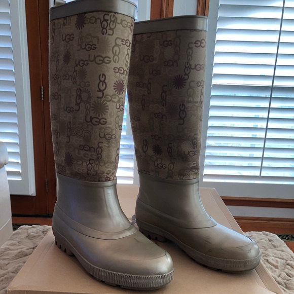 UGG Logo Rain Boots - Picture 5 of 8